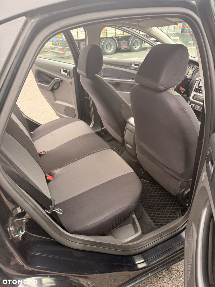 Ford Focus 1.6 Ghia - 7