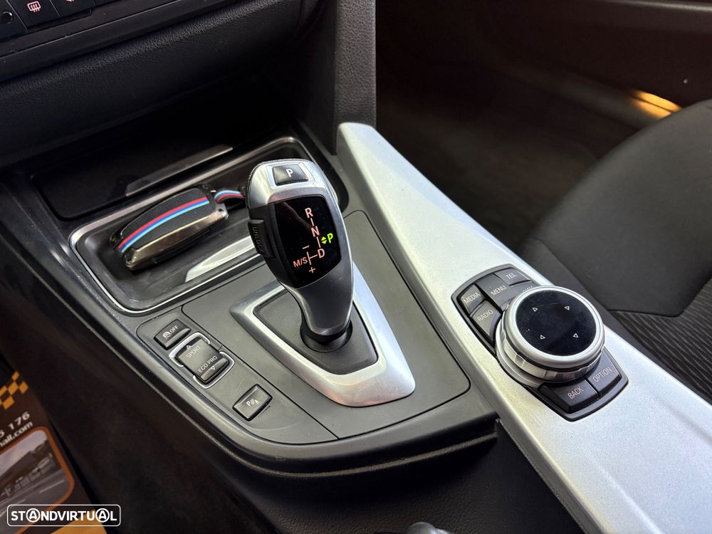 BMW 320 d Touring Aut. Sport Line - 12