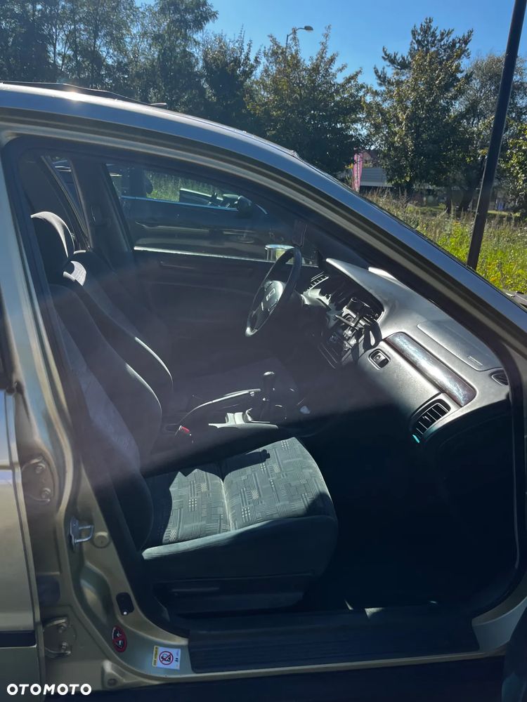 Honda Accord 1.8i S - 17