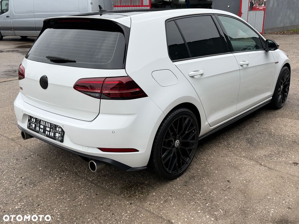 Volkswagen Golf - 5