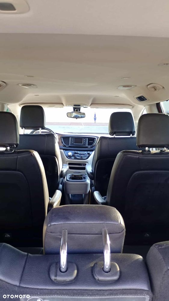 Chrysler Pacifica - 8