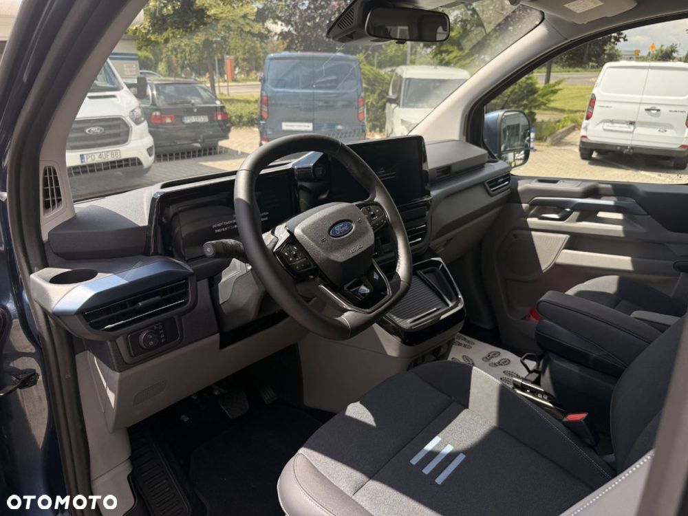 Ford Tourneo Custom - 31