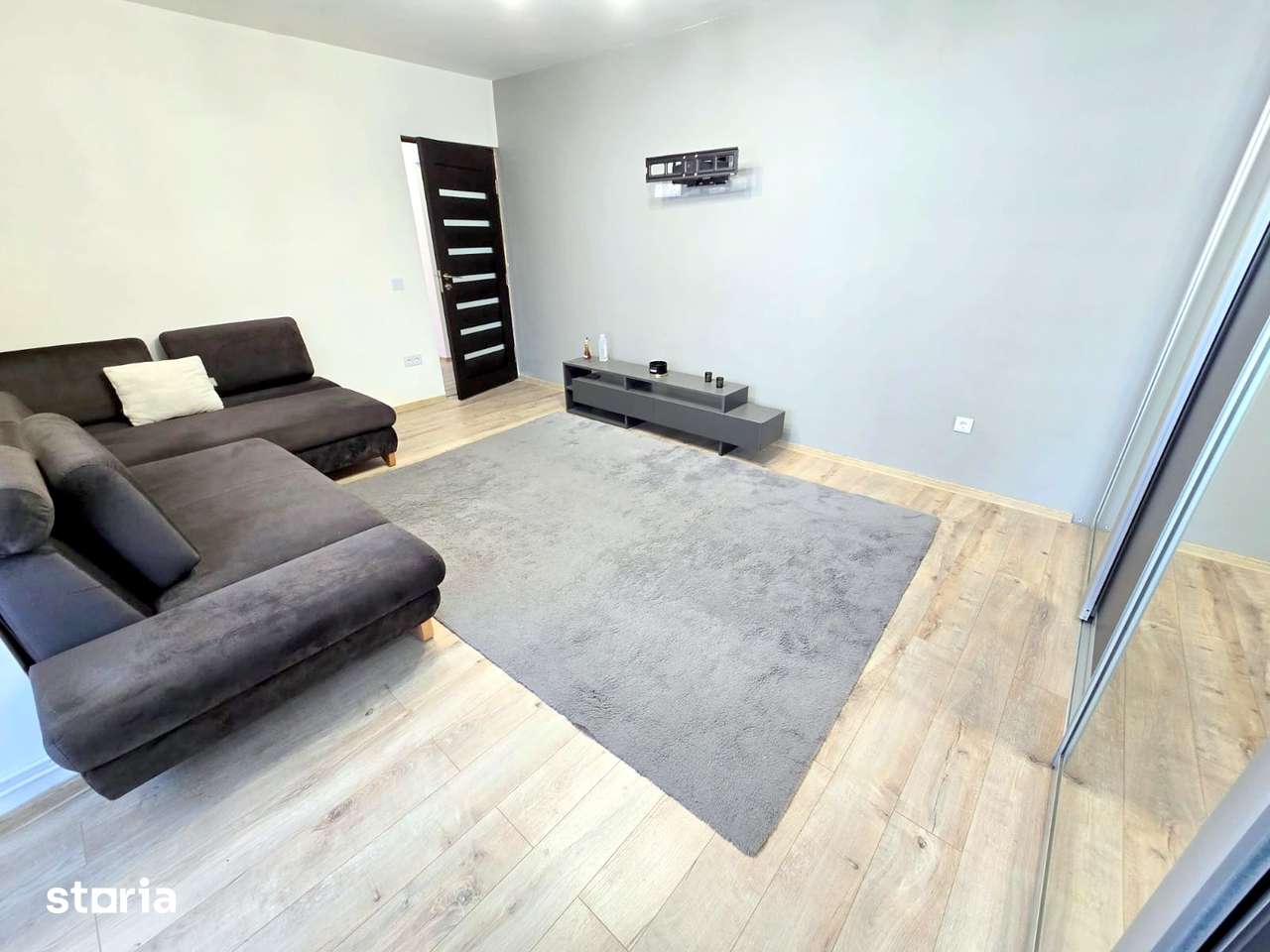 2 camere, decomandate, mobilat modern, in Marasti, pe strada Crinului — fotografia 3