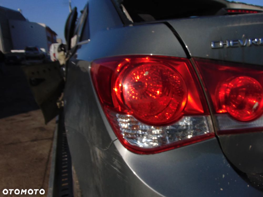 LAMPA LEWA TYŁ TYLNA CHEVROLET CRUZE SEDAN EUROPA - 1