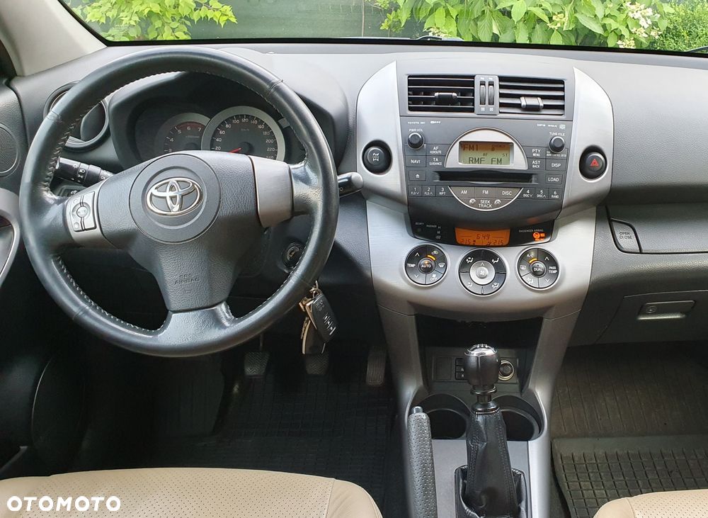 Toyota RAV4 - 8