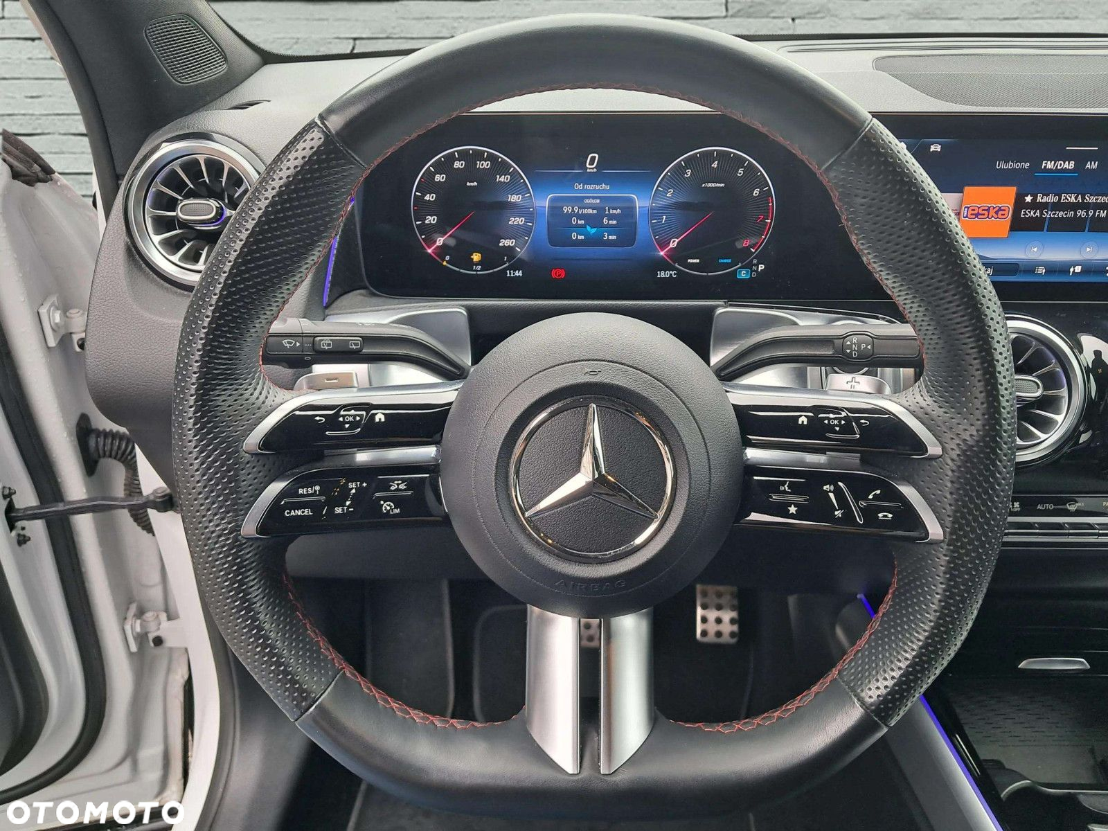 Mercedes-Benz GLB - 11