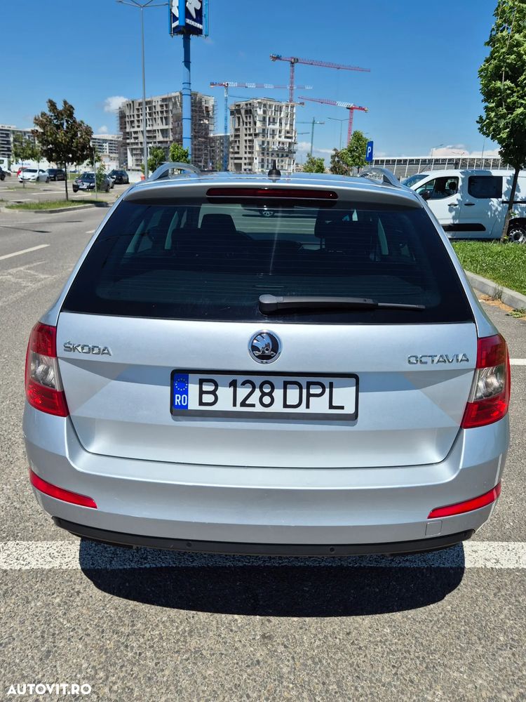 Skoda Octavia 1.6 TDI DSG Style - 4
