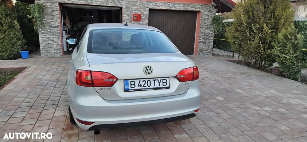 Volkswagen Jetta 1.6 TDI DPF Comfortline DSG - 4