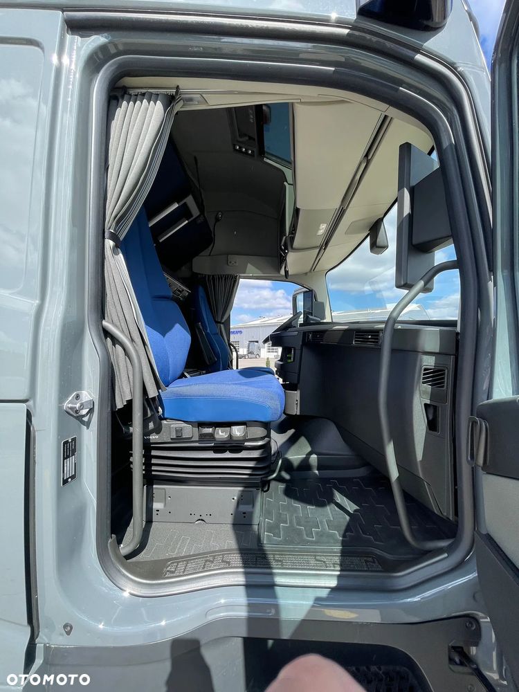 Volvo FH4 AERO 4x2 460 KM GLOBETROTTER XL LOW DECK - 8