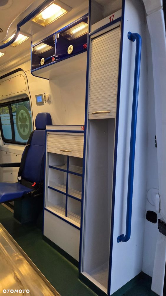 Mercedes-Benz SPRINTER - 32