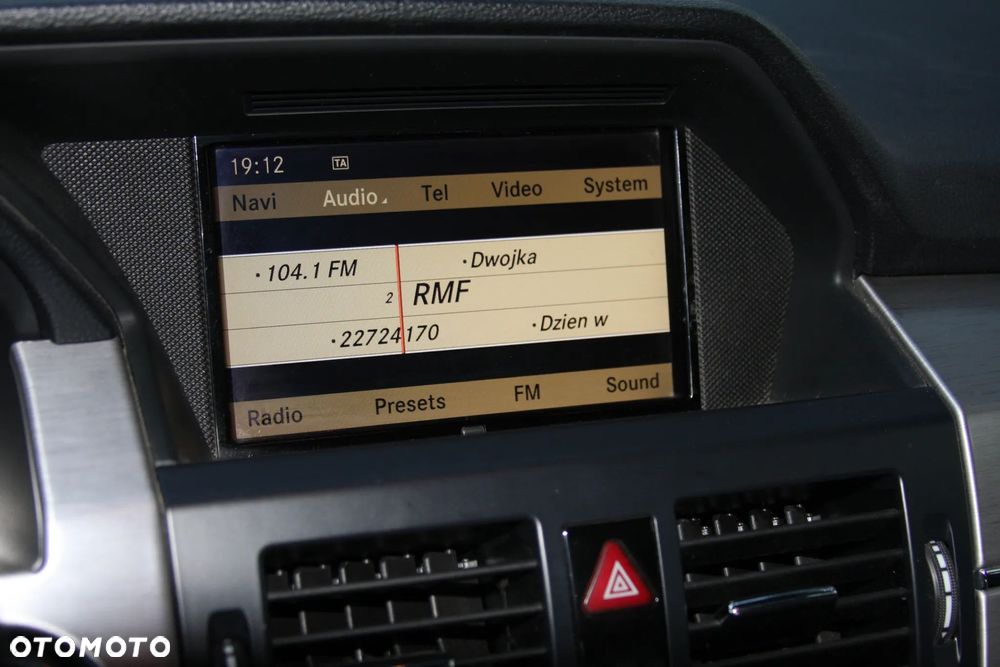 Mercedes-Benz GLK 350 4-Matic - 11