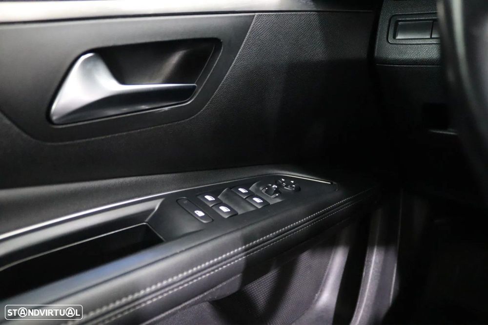 Peugeot 5008 1.2 PureTech Allure EAT8 - 5