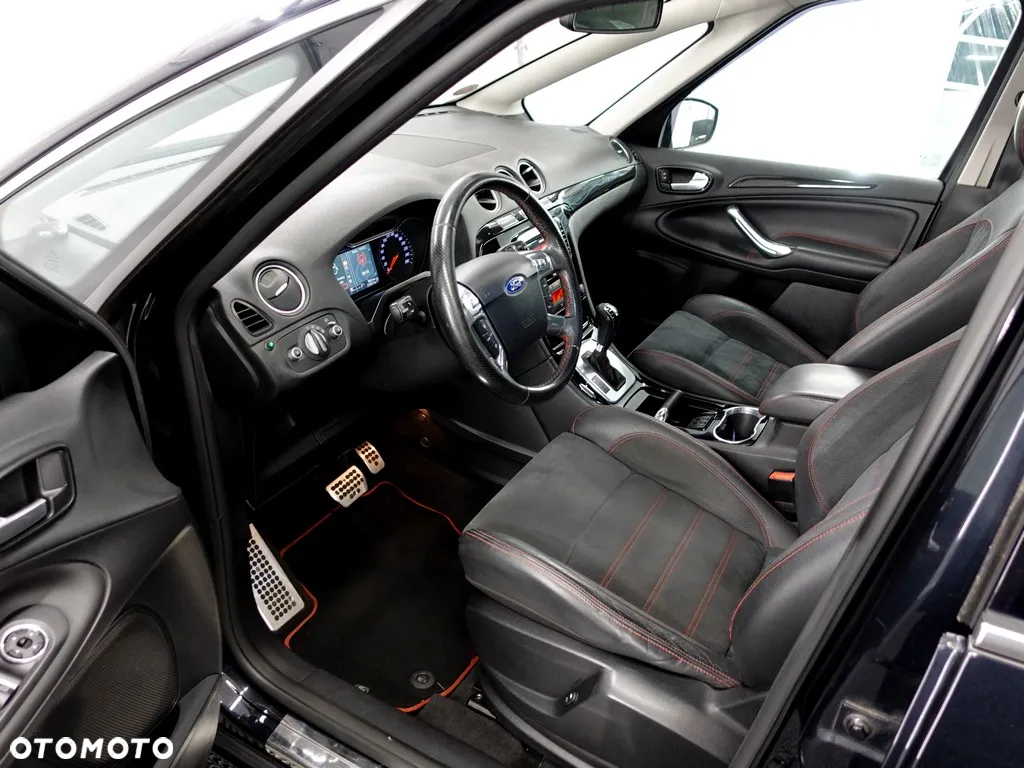 Ford S-Max - 12
