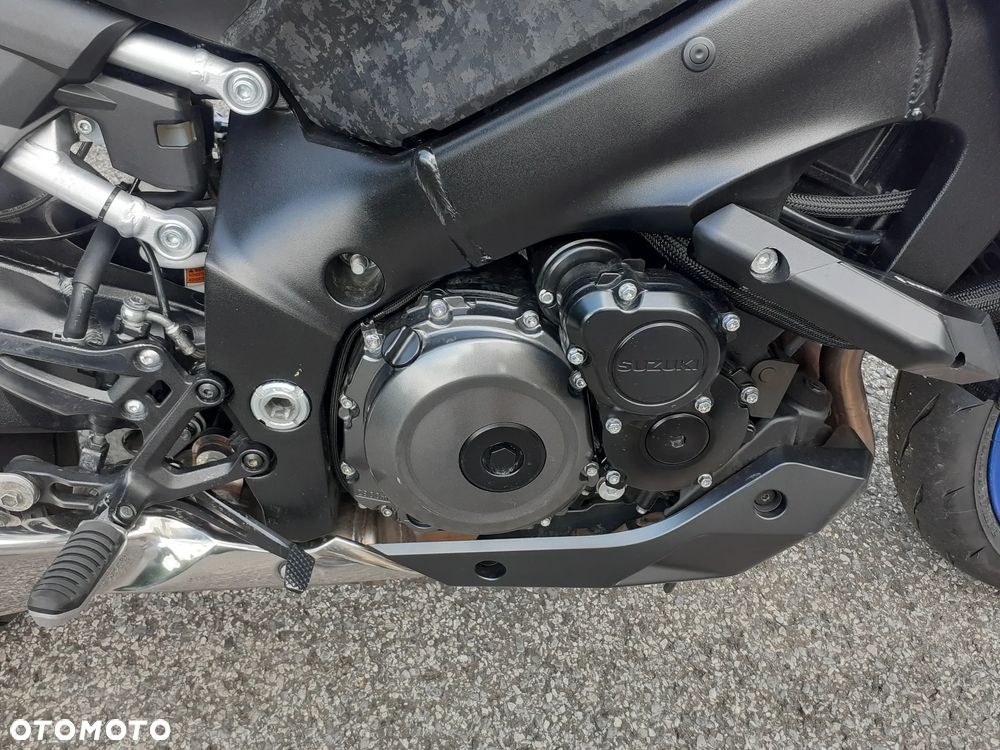 Suzuki GSX 1000 - 13