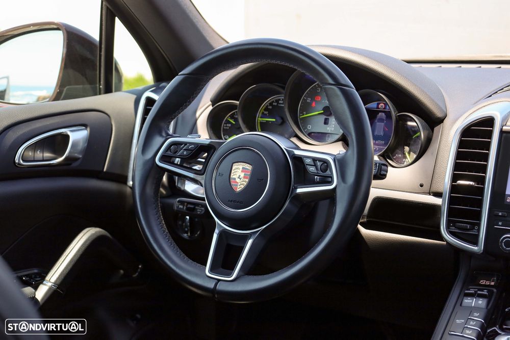Porsche Cayenne - 17