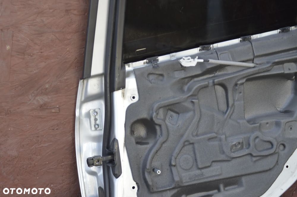 BMW E46 SEDAN ORYGINALNE KOMPLETNE DRZWI TYŁ LEWE / PRAWE W KOLORZE TITANSILBER 354/7 O NR.  41 52 7 034 153 / 41 52 8 240 075 /  41 52 7 034 154 / 41 52 8 240 076 OEM W DOBRYM STANIE - 26