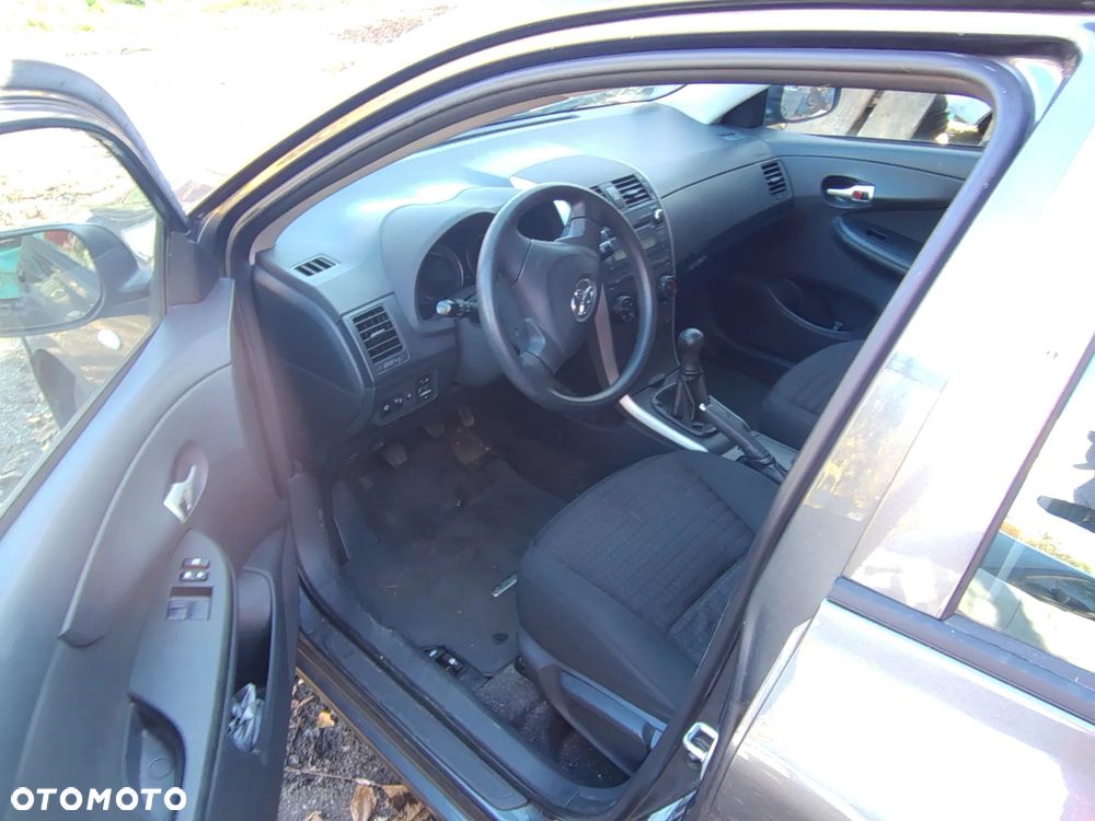 Toyota Corolla 1.4 VVT-i Terra - 2