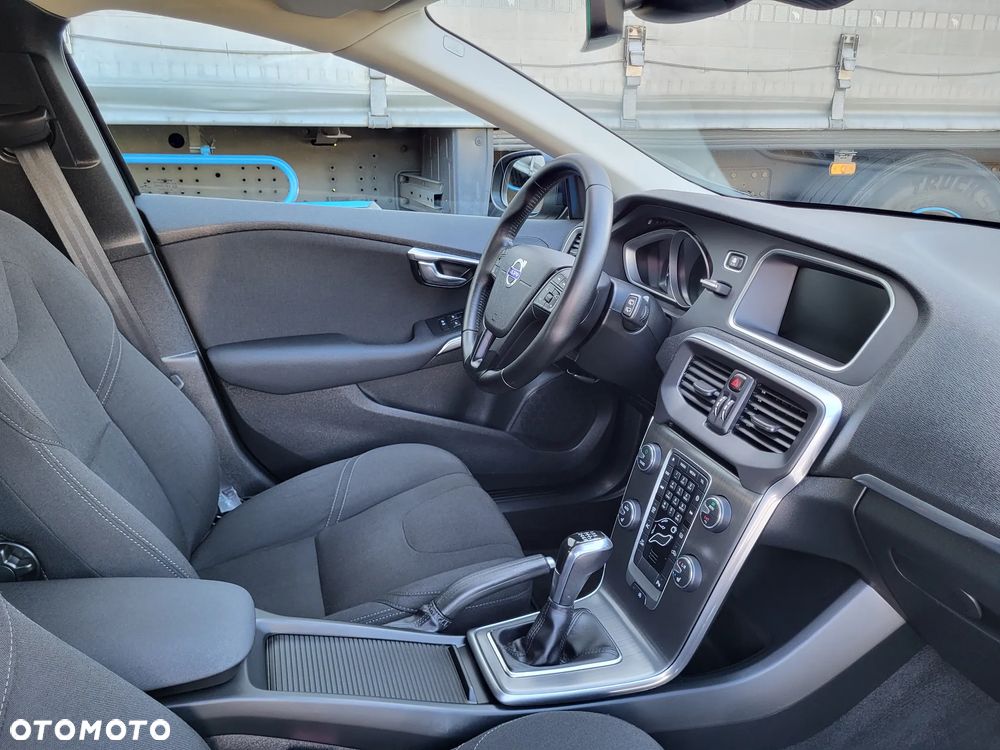 Volvo V40 T2 Momentum - 34