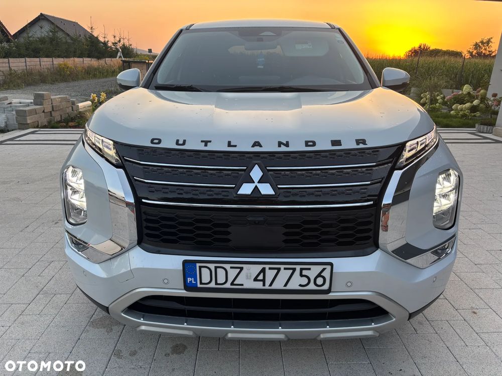 Mitsubishi Outlander - 2