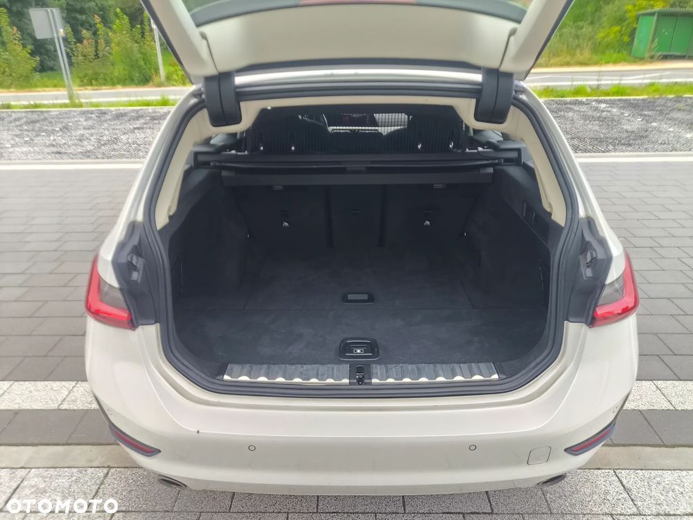 BMW Seria 3 318i - 21