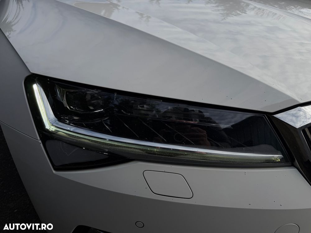 Skoda Superb 2.0 TDI DSG Premium Edition - 32