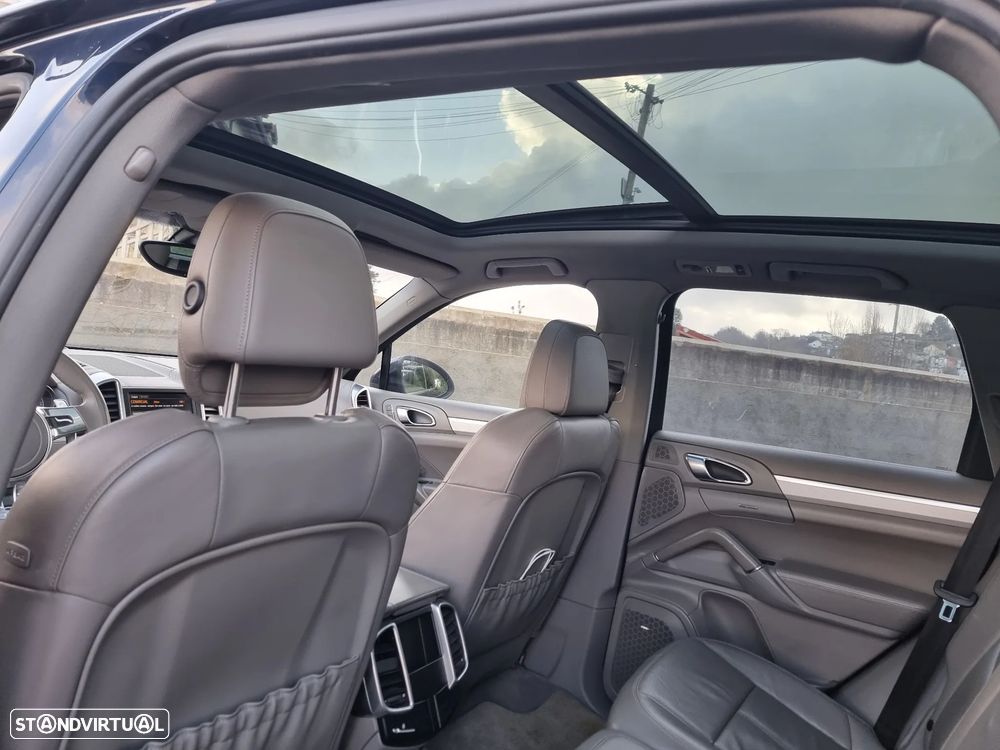Porsche Cayenne Platinum Edition - 30