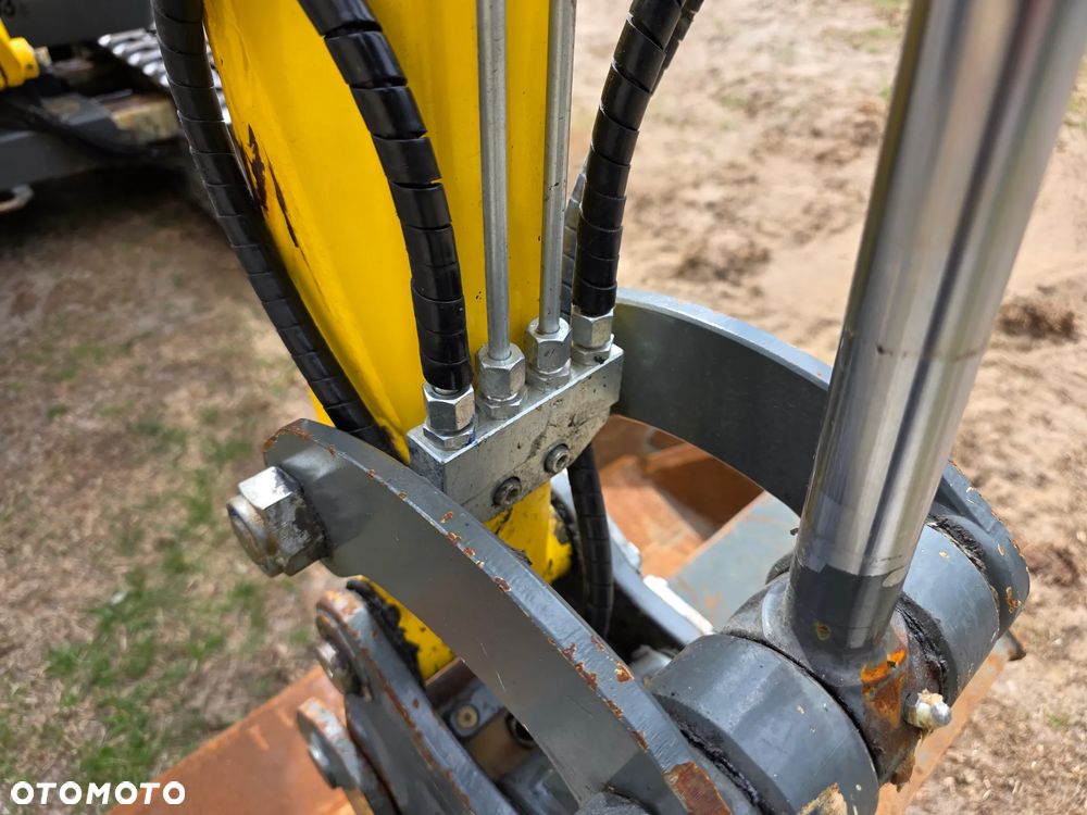 Wacker Neuson ET16 2023, stan idealny, niski przebieg 400mtg, szybkozłącze hydrauliczne, 3 x łyżka - 7