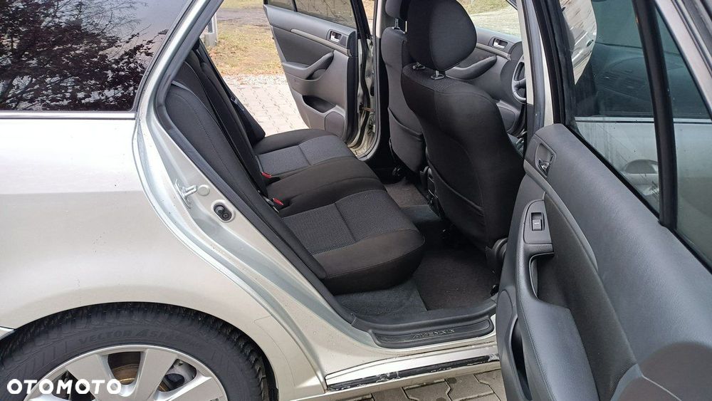 Toyota Avensis - 16