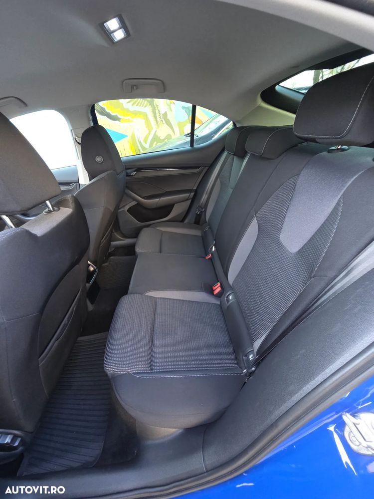 Skoda Octavia 2.0 TDI DSG Ambition - 10