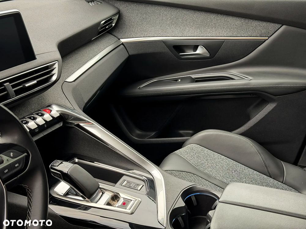 Peugeot 3008 1.6 PureTech HYbrid Allure S&S EAT8 - 29