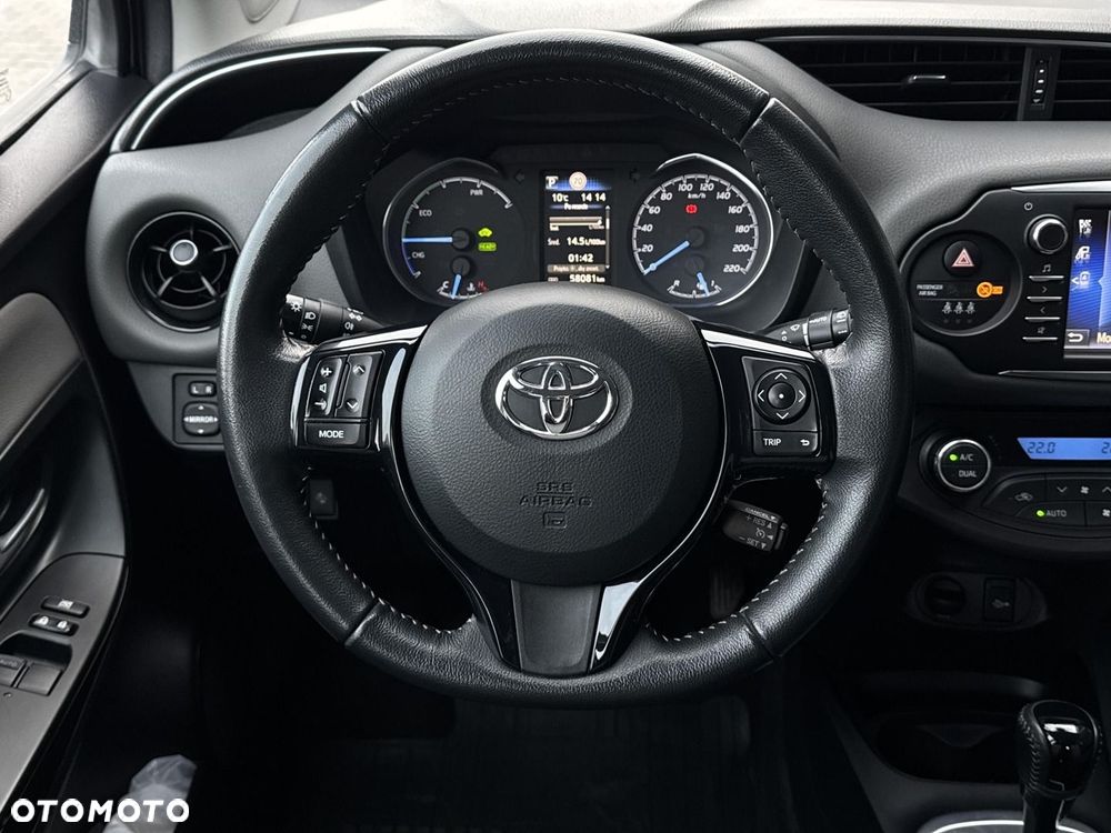 Toyota Yaris Hybrid 100 Premium EU6 - 17