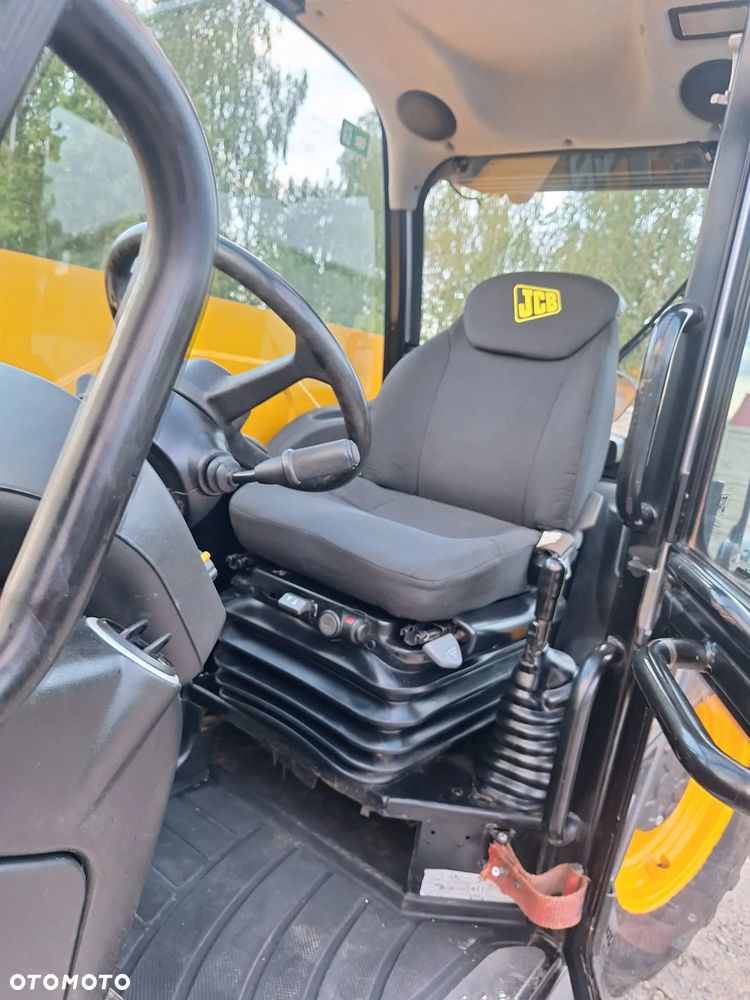 Claas Scorpion 7035 - 4