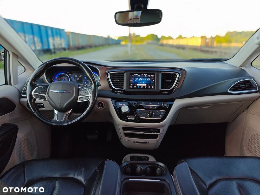 Chrysler Pacifica - 30