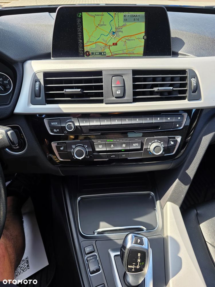 BMW Seria 3 320d xDrive - 29