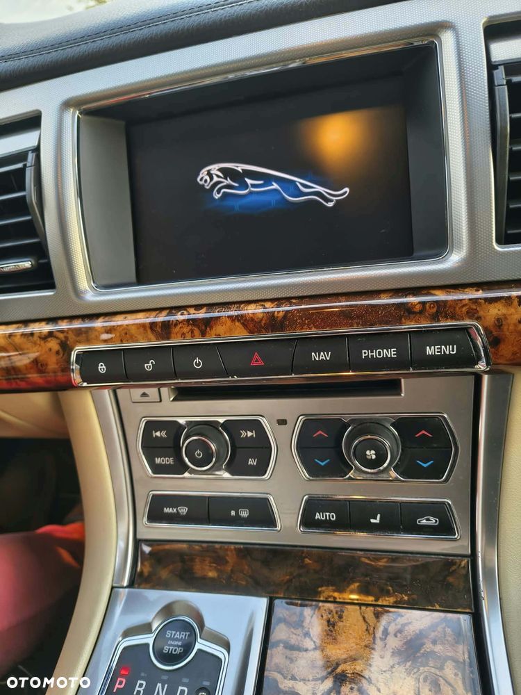 Jaguar XF 2.0 T Luxury - 15