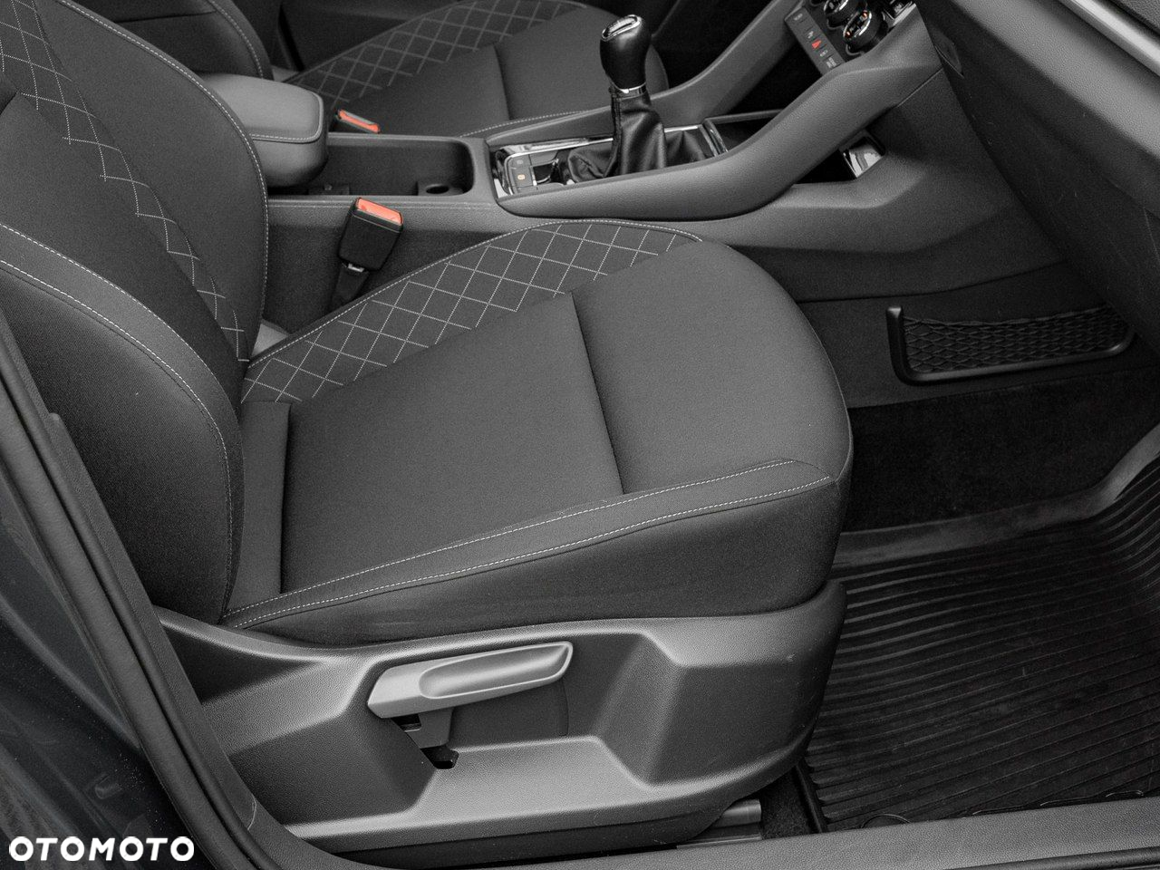 Skoda Karoq 1.6 TDI 4x2 Ambition - 30