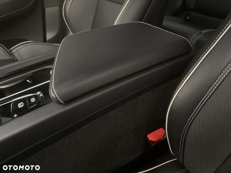 Volvo XC 60 B4 B R-Design - 18