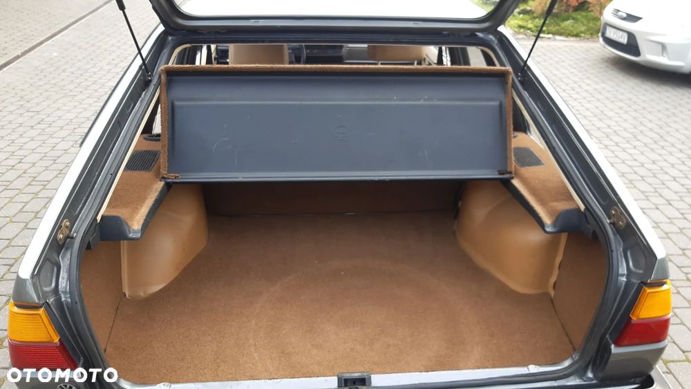 Volkswagen Passat 1.8 GL - 30