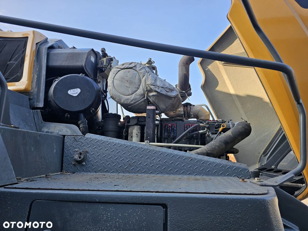 Liebherr L586 XPOWER 2020r - 16