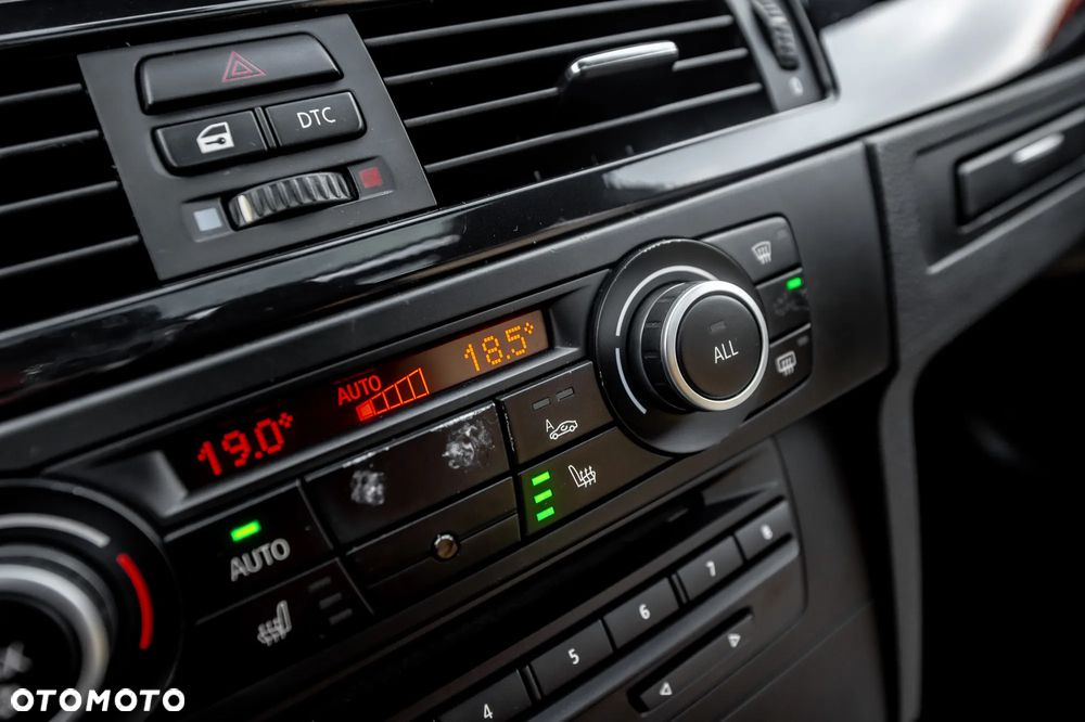 BMW Seria 3 330d xDrive DPF Touring Edition Exclusive - 35