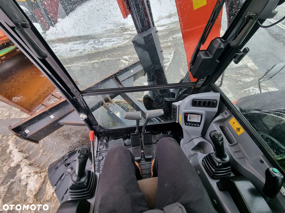 Kubota KX080-4 Koparka Gąsienicowa 8,5 tony długie ramię PLUS. Maszyna jak Nowa z Salonu. Dekra 2026r Dokumenty serwisowe książka! Import Norwegia! Klima. Pompa Tankowania. Ani deka luzów i wycieków! Silnik 4 cyl. 75 km.  Niski Oryginalny Przebieg 3960 mtg. Dodatkowe linie Hydra. Radio Bluetooth! - 36