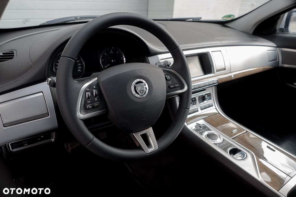 Jaguar XF 2.2 D Luxury - 15