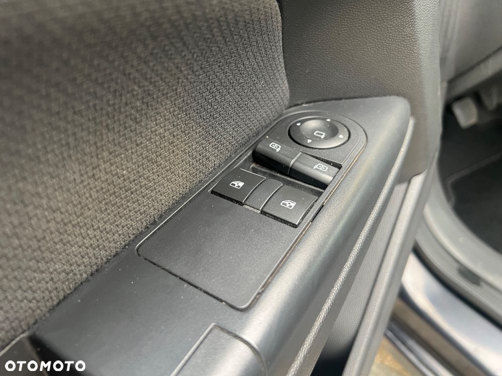 Opel Astra 1.9 CDTI DPF Sport - 25