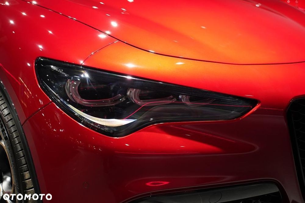 Alfa Romeo Stelvio 2.0 Turbo 16V AT8-Q4 Intensa - 19