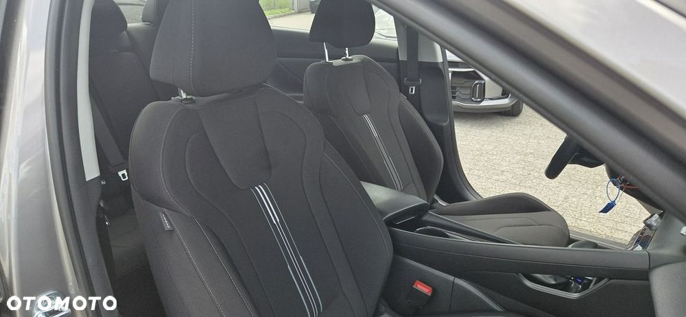 Hyundai Elantra 1.6 Smart CVT - 16