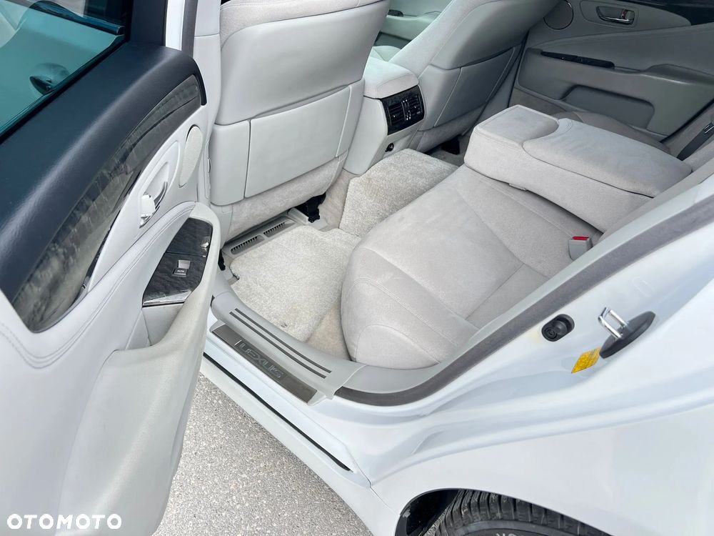 Lexus LS - 32