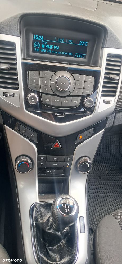 Chevrolet Cruze 1.8 LS+ - 21