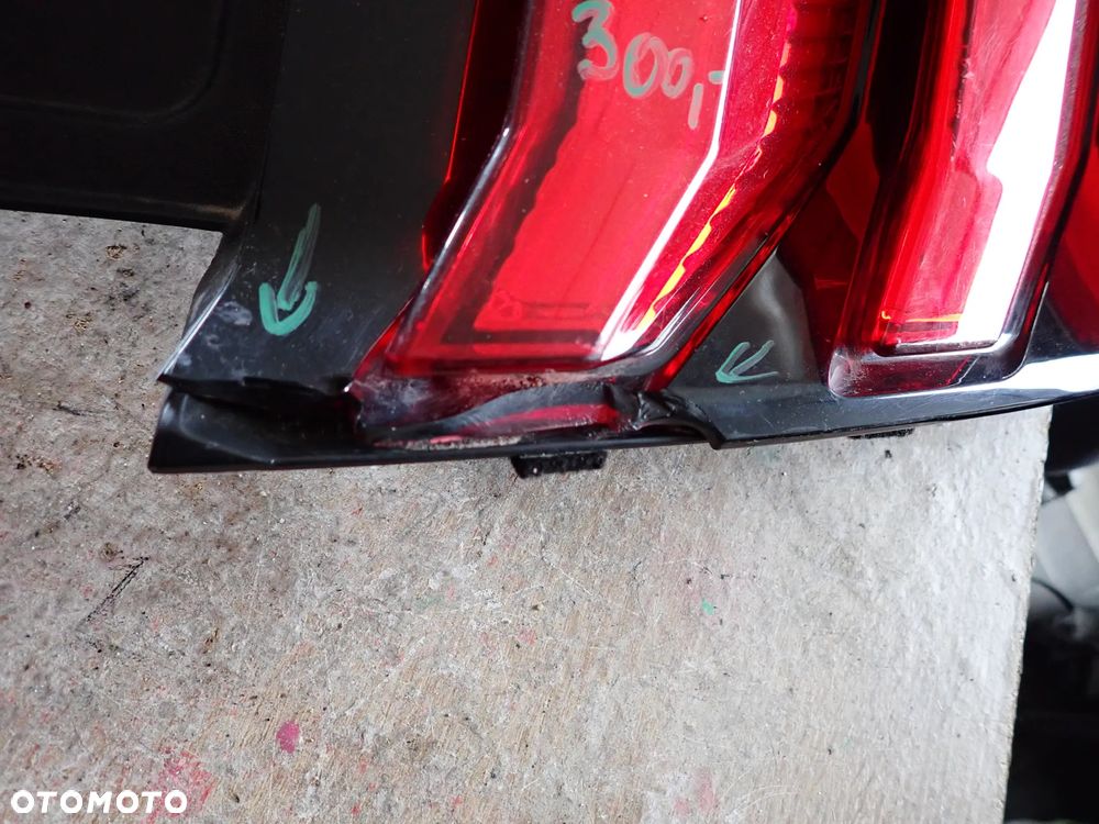 FORD MUSTANG LAMPA PRAWY TYŁ USA - 3