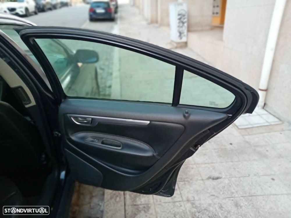 Volvo S60 2.4 D5 - 17