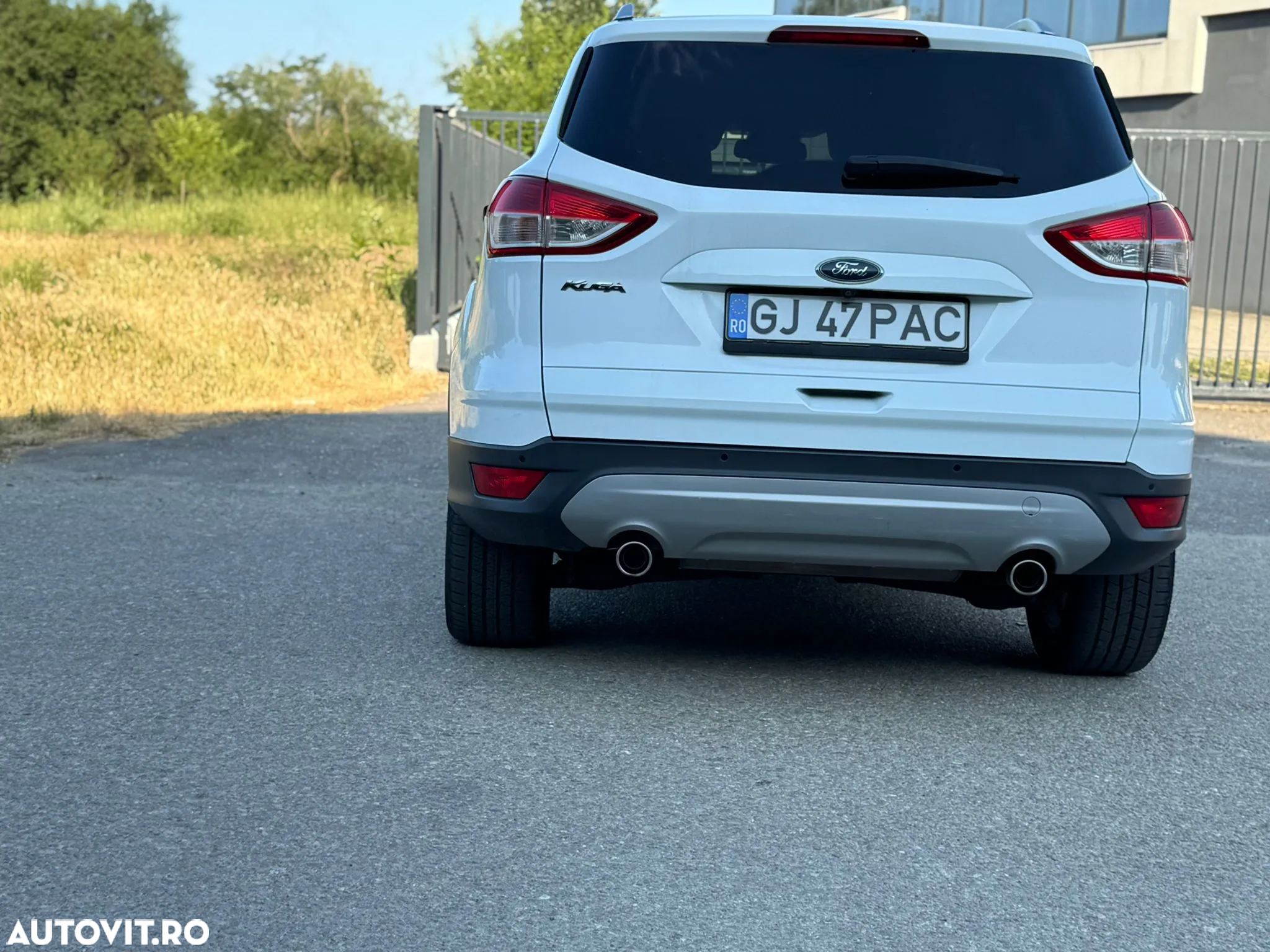 Ford Kuga 2.0 TDCi 4WD Powershift Titanium - 4